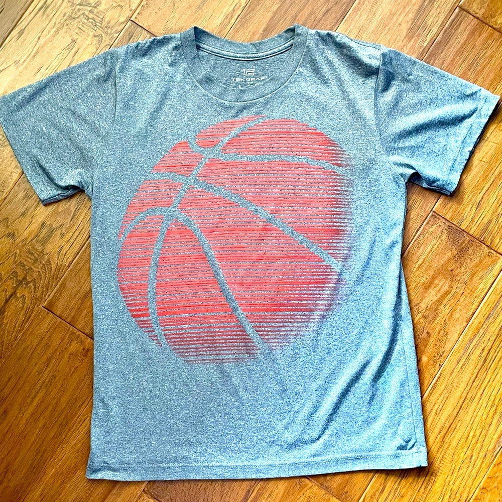 Boys Large Tek Gear lightweight dri-fit tee in gray with orange basketball
